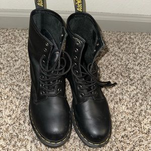 Dr Martens LEATHER LACE UP BOOTS